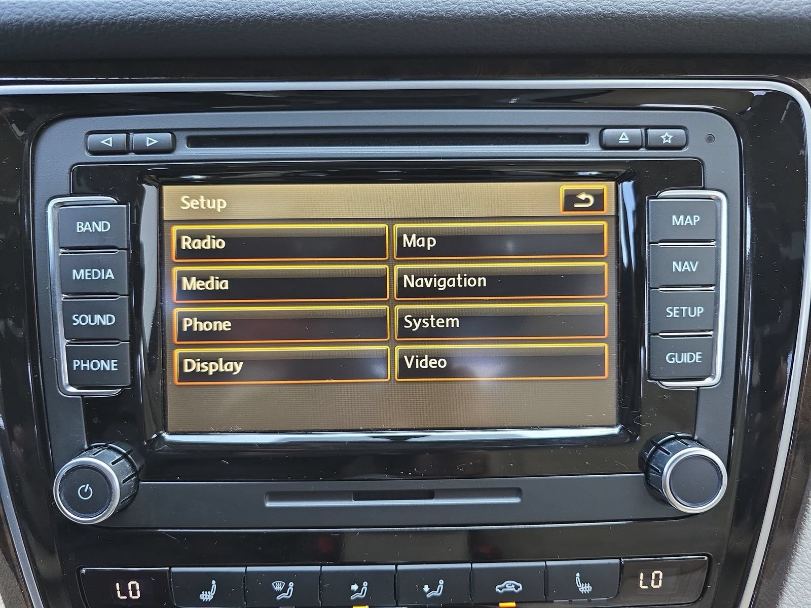 Used 2015 Volkswagen Passat 1.8T SEL Premium FWD image 24