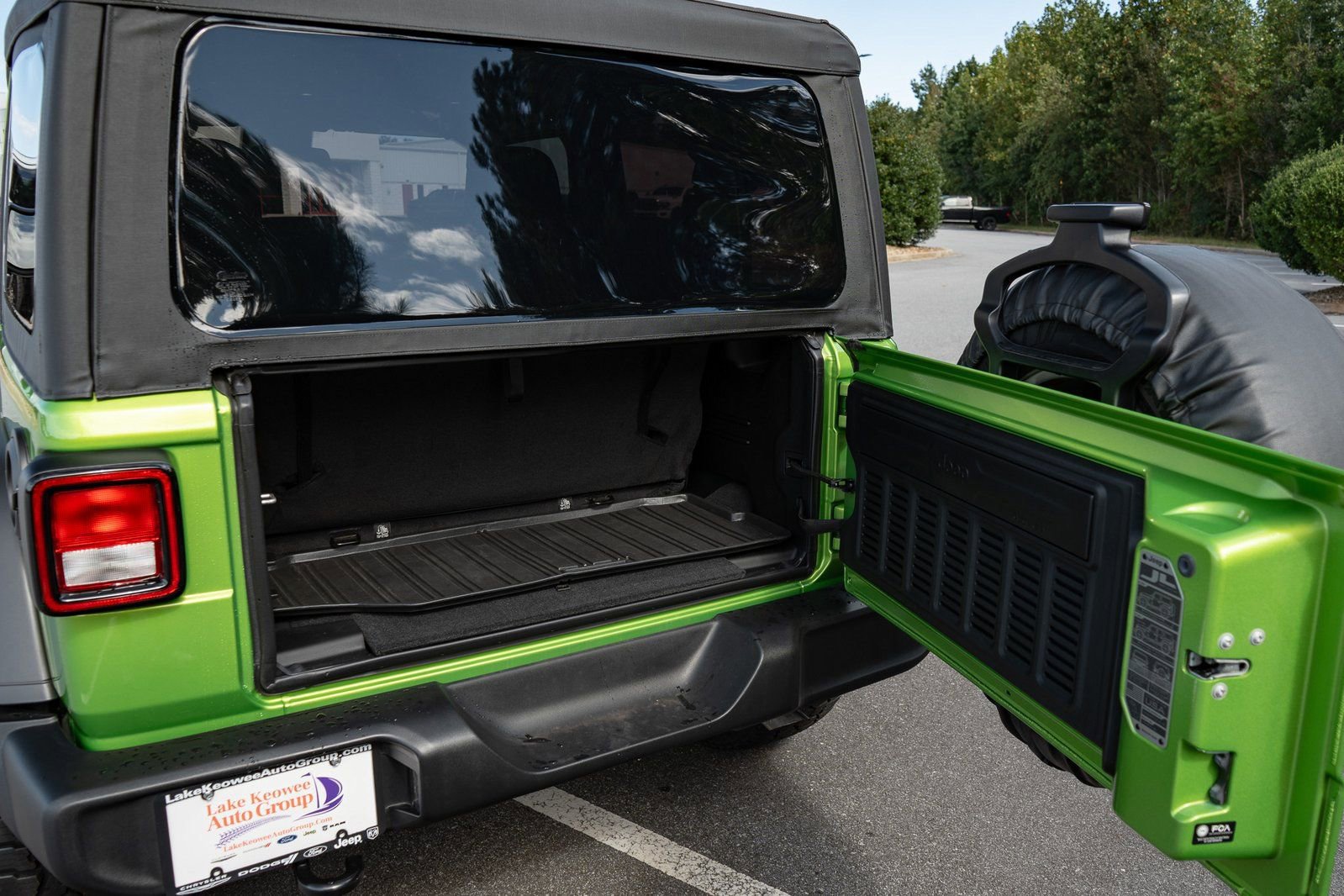 Used 2025 Jeep Wrangler Sport image 9