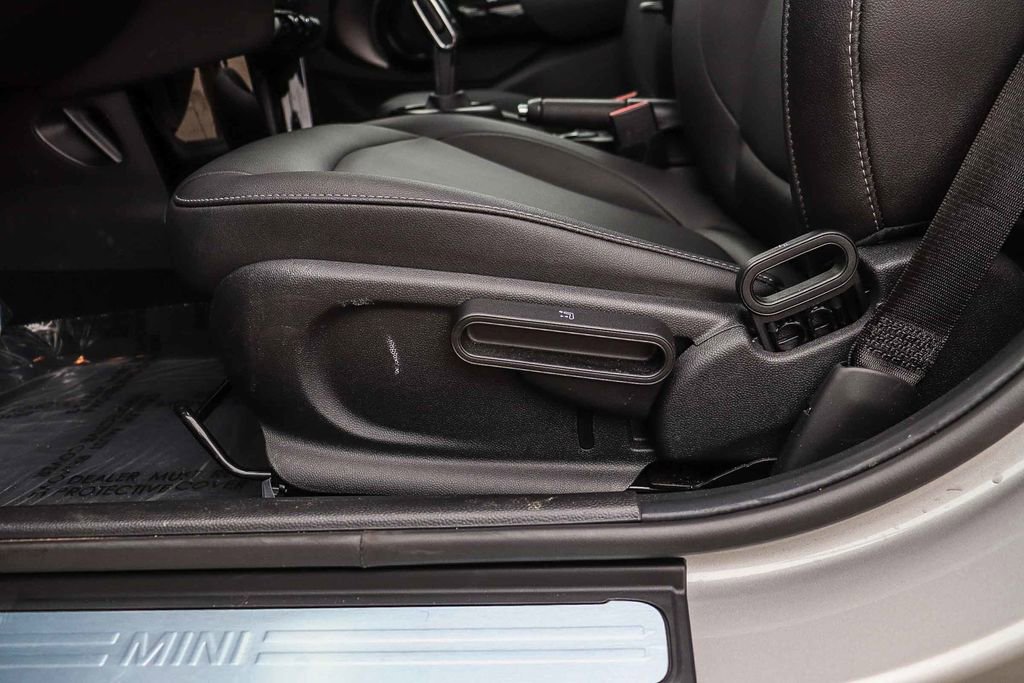 Used 2024 MINI Cooper 4-Door Hardtop image 25