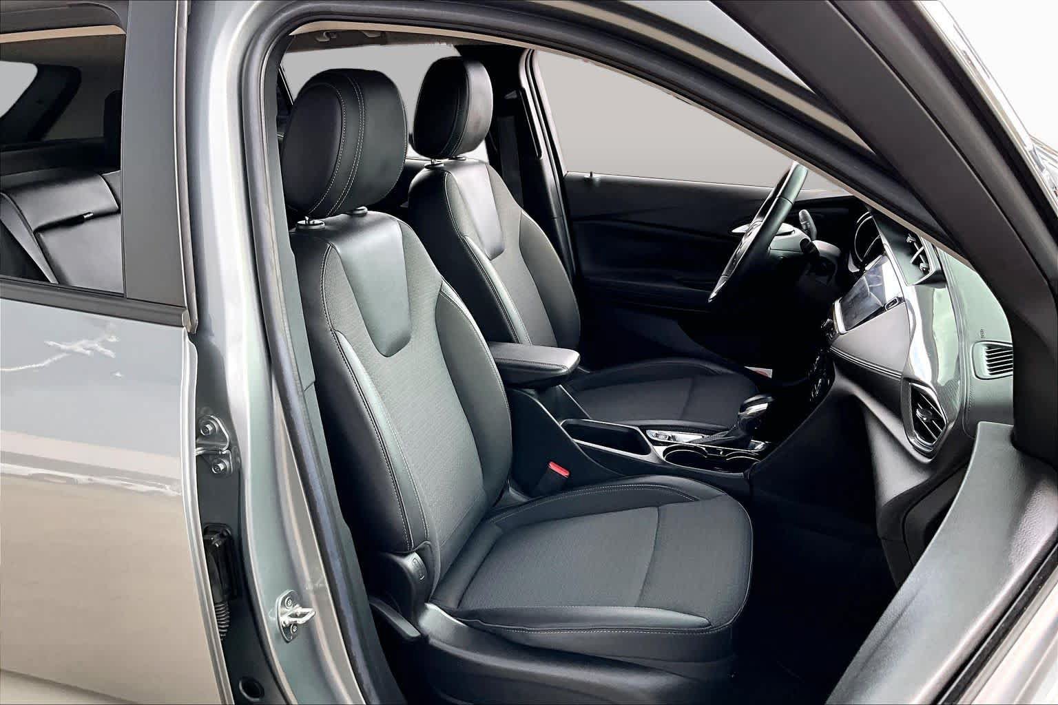 Used 2023 Buick Encore GX Select w/ Sport Touring Package FWD image 9