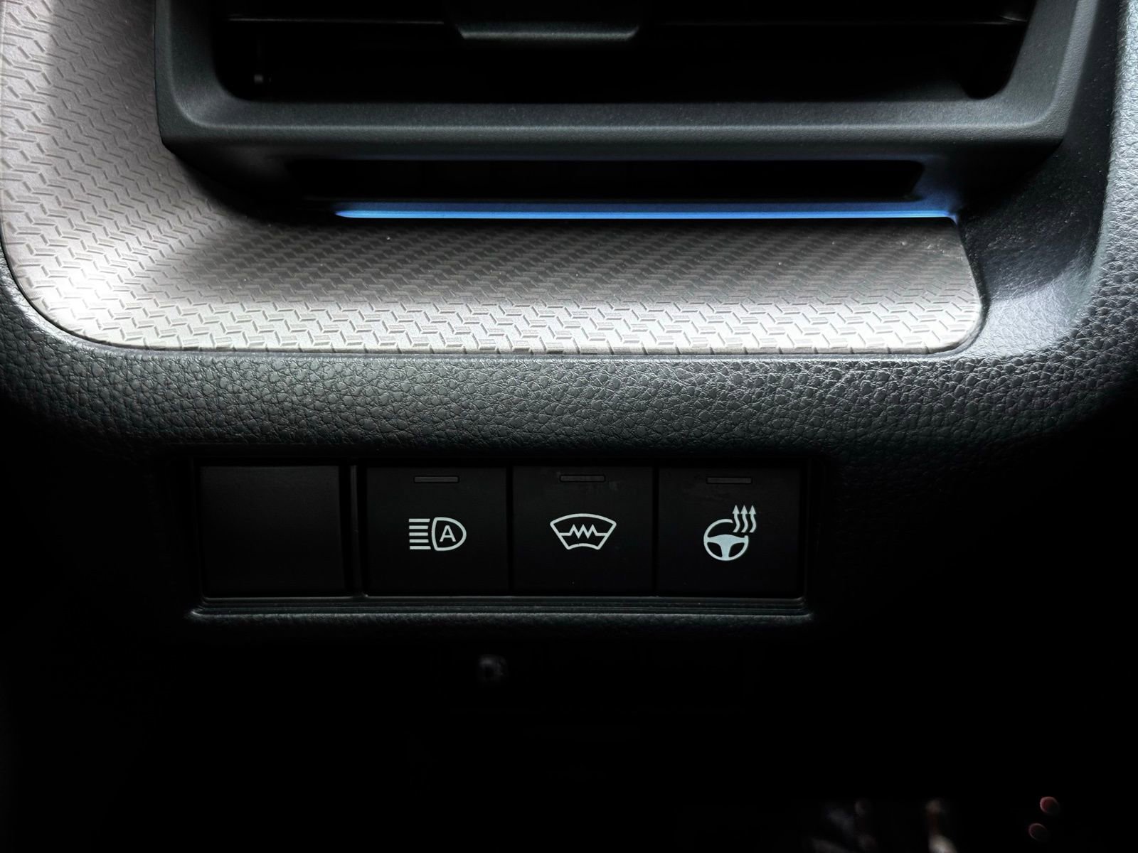 Used 2024 Toyota Prius XLE FWD image 38