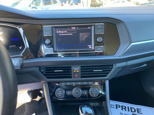 Used 2024 Volkswagen Jetta SE image 31