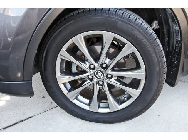 Used 2018 Toyota RAV4 Limited image 31