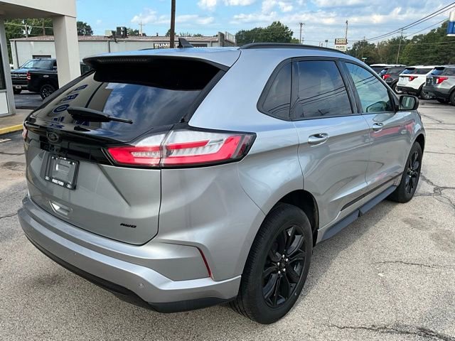 Used 2024 Ford Edge SE w/ Black Appearance Package image 9