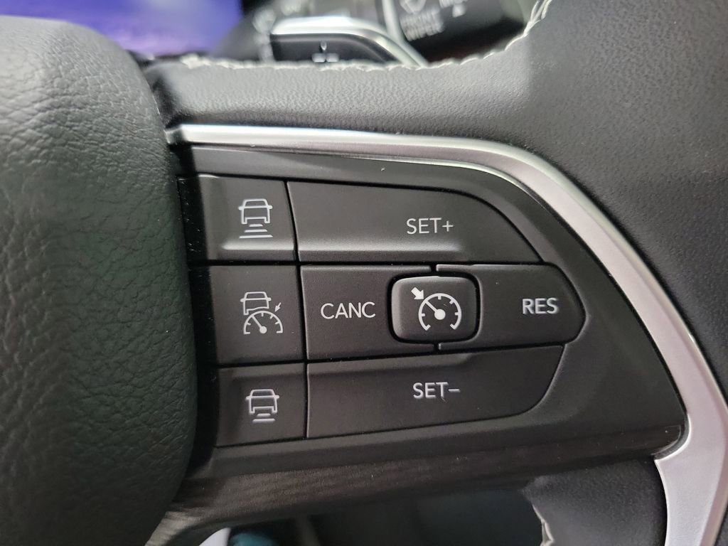 Used 2024 Jeep Grand Cherokee Laredo X image 43