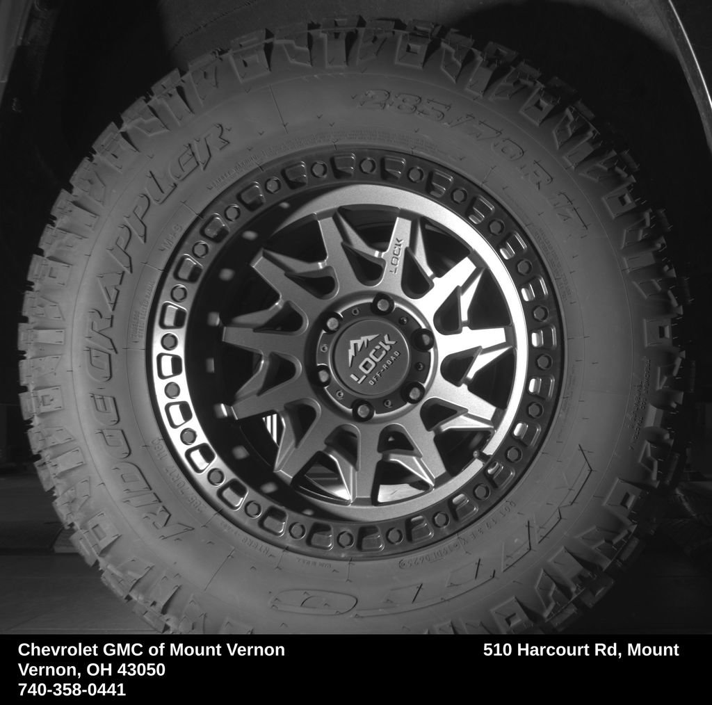 Used 2022 Toyota 4Runner SR5 Premium w/ Moonroof Package AWD/4WD image 16