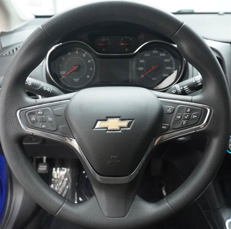Used 2018 Chevrolet Cruze LT w/ Convenience Package FWD image 12