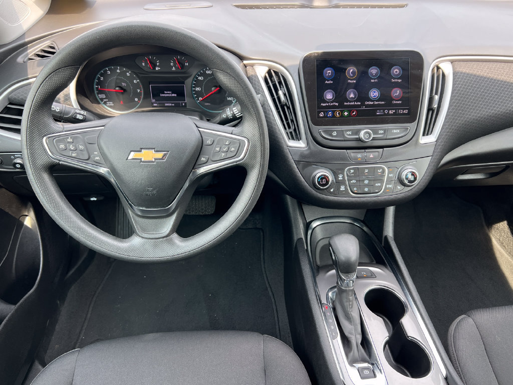 Used 2025 Chevrolet Malibu LT FWD image 2