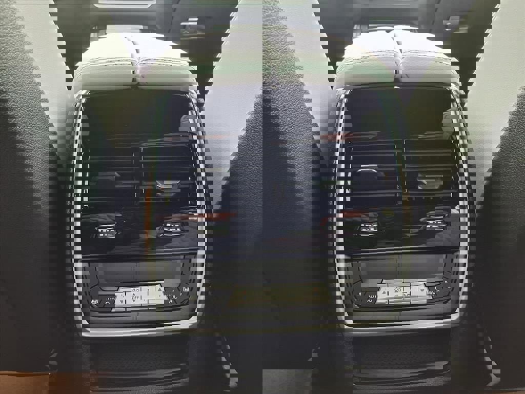 Used 2026 BMW X5 xDrive50e image 25