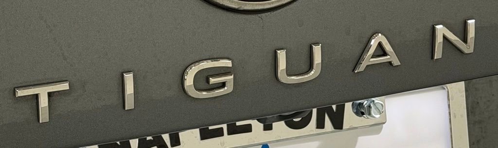 Used 2022 Volkswagen Tiguan SE w/ Panoramic Sunroof Package image 8