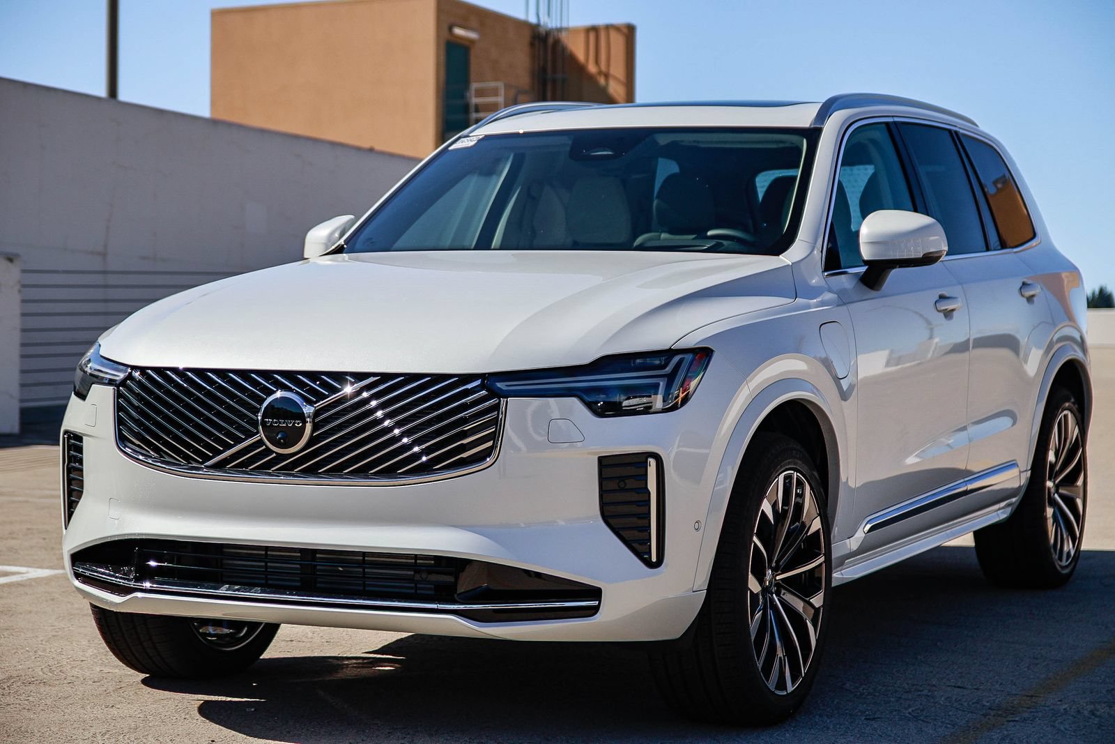 New 2026 Volvo XC90 T8 Ultra w/ Protection Package Premier AWD/4WD image 3