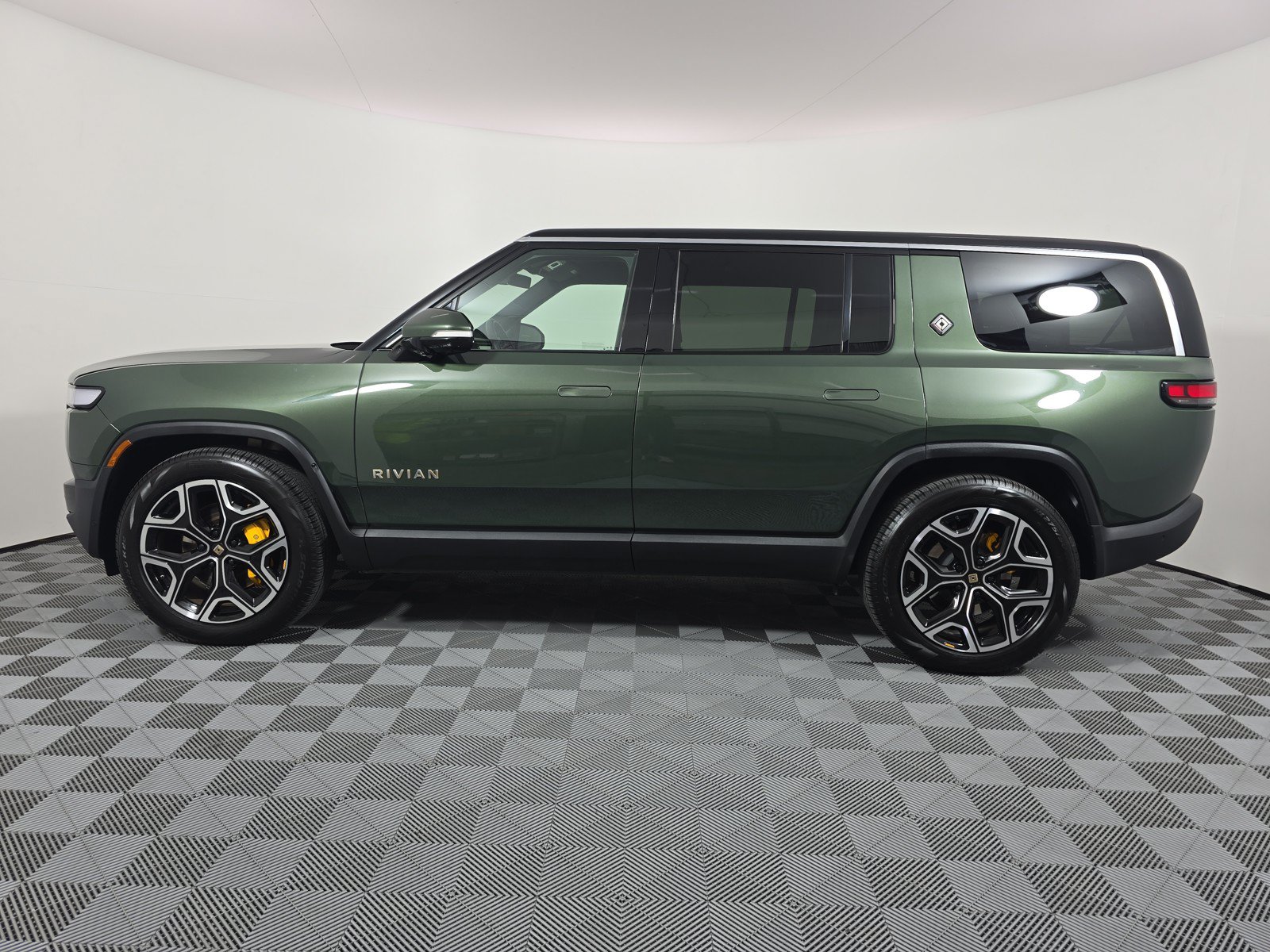 Used 2022 Rivian R1S Launch Edition AWD/4WD image 2