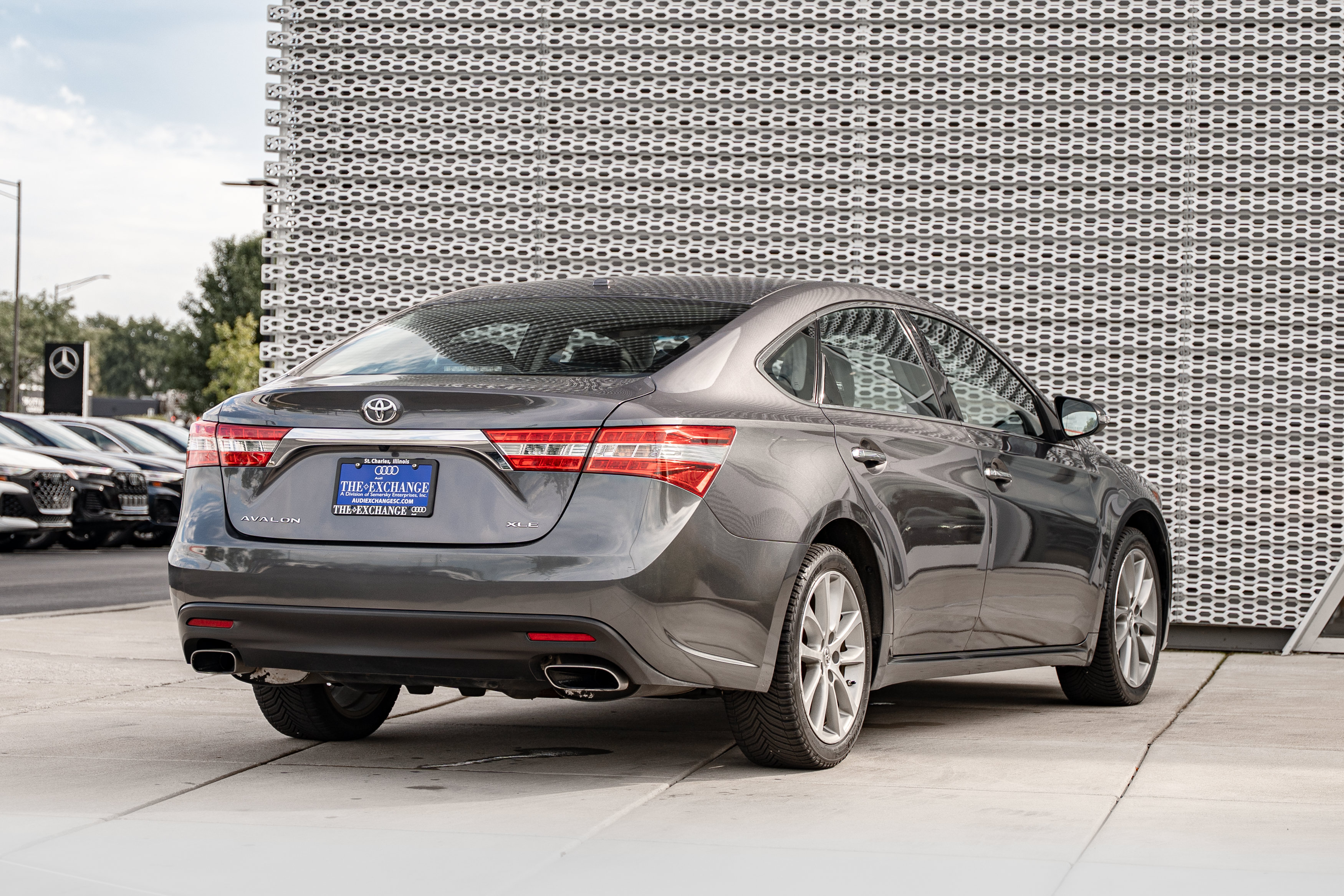 Used 2015 Toyota Avalon XLE Touring FWD image 4