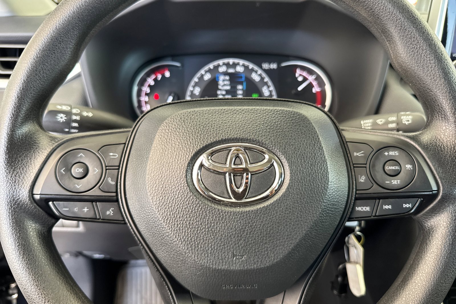 Certified 2025 Toyota RAV4 LE FWD image 21