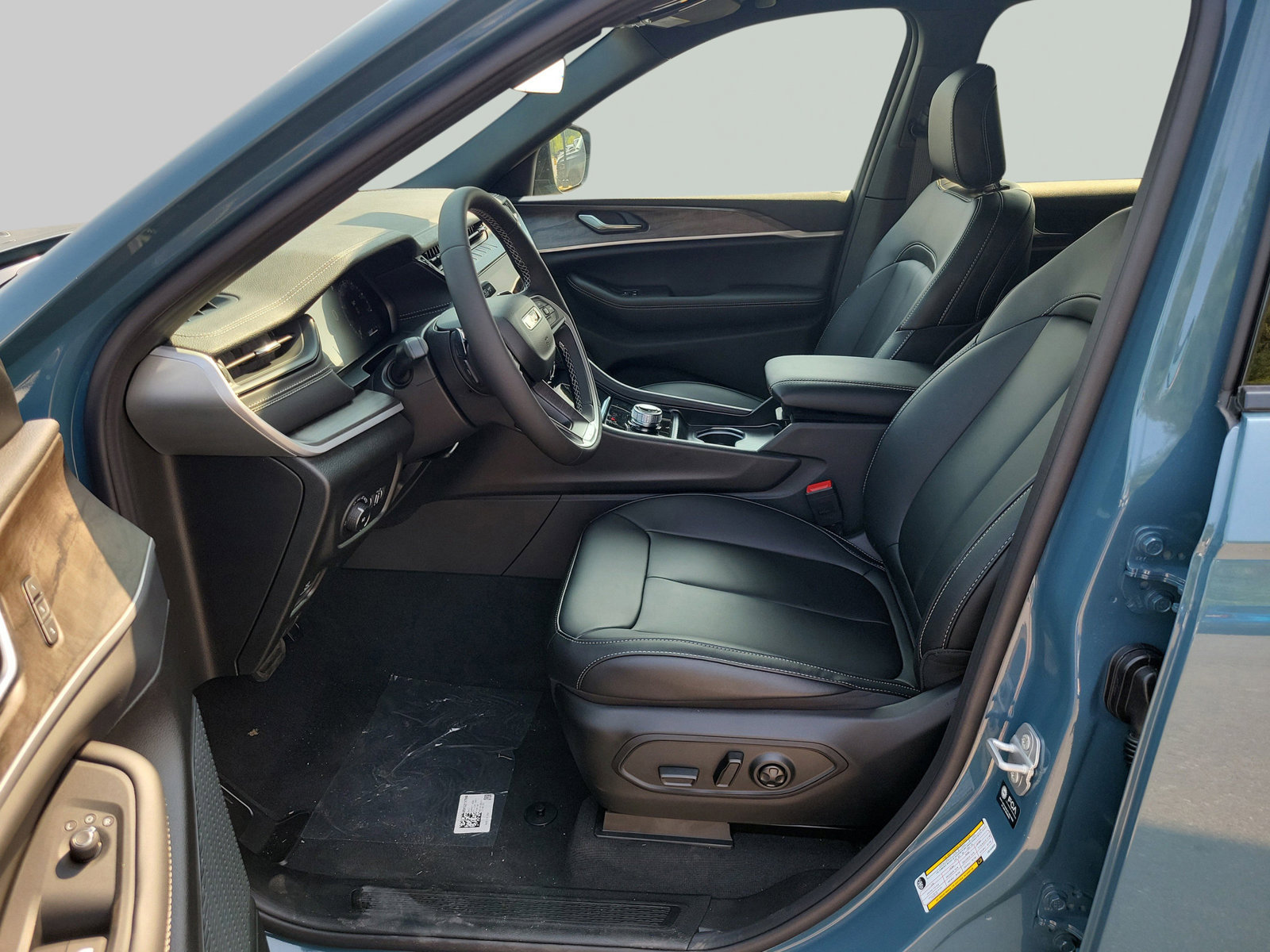 New 2027 Jeep Grand Cherokee Limited RWD image 25