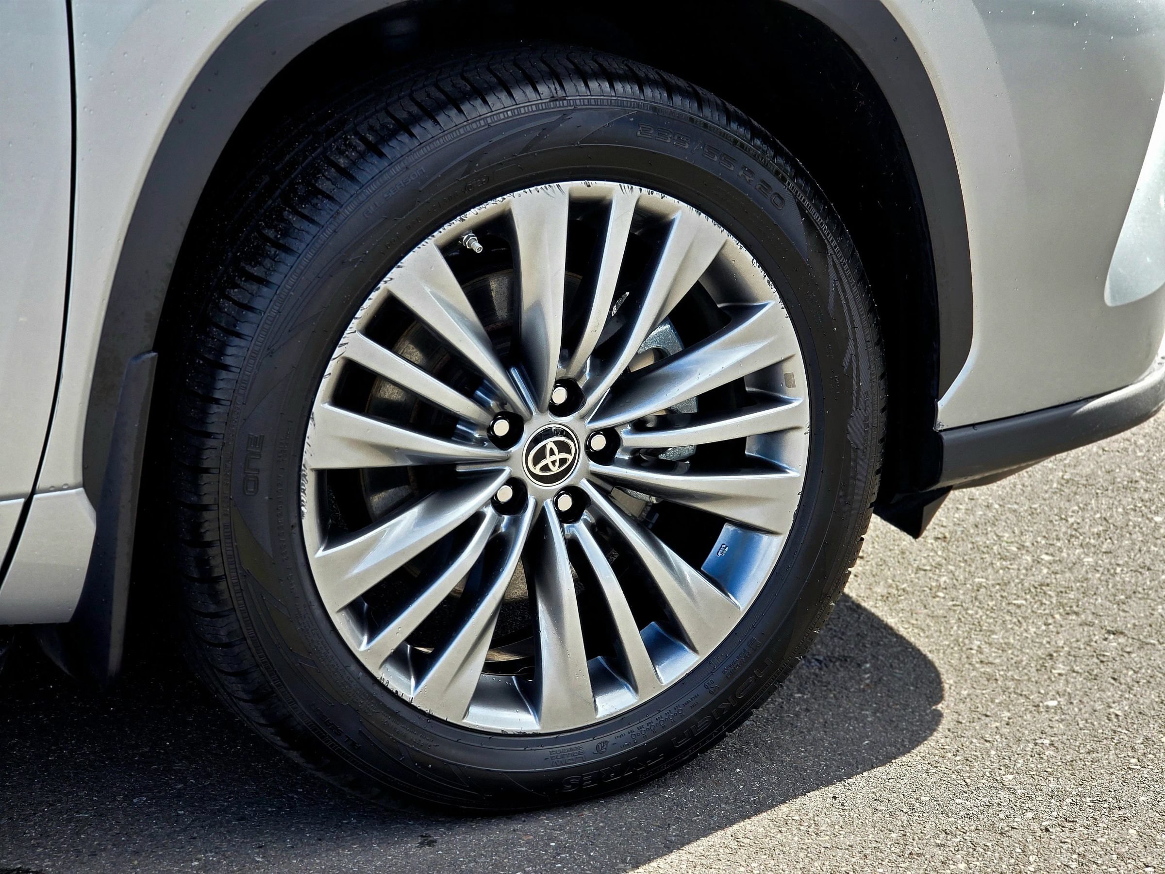 Used 2021 Toyota Highlander Platinum AWD/4WD image 16