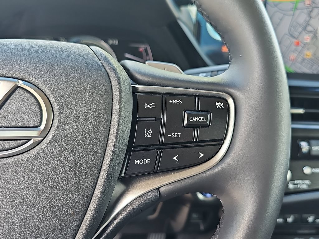 Certified 2022 Lexus ES 300h w/ Premium Package FWD image 17
