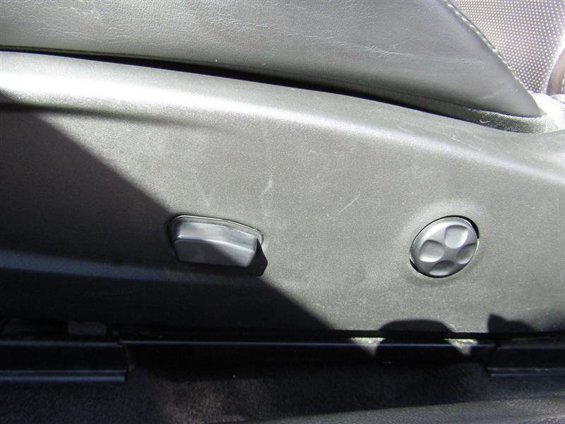 Used 2015 Dodge Challenger SXT Plus w/ Driver Convenience Group image 12