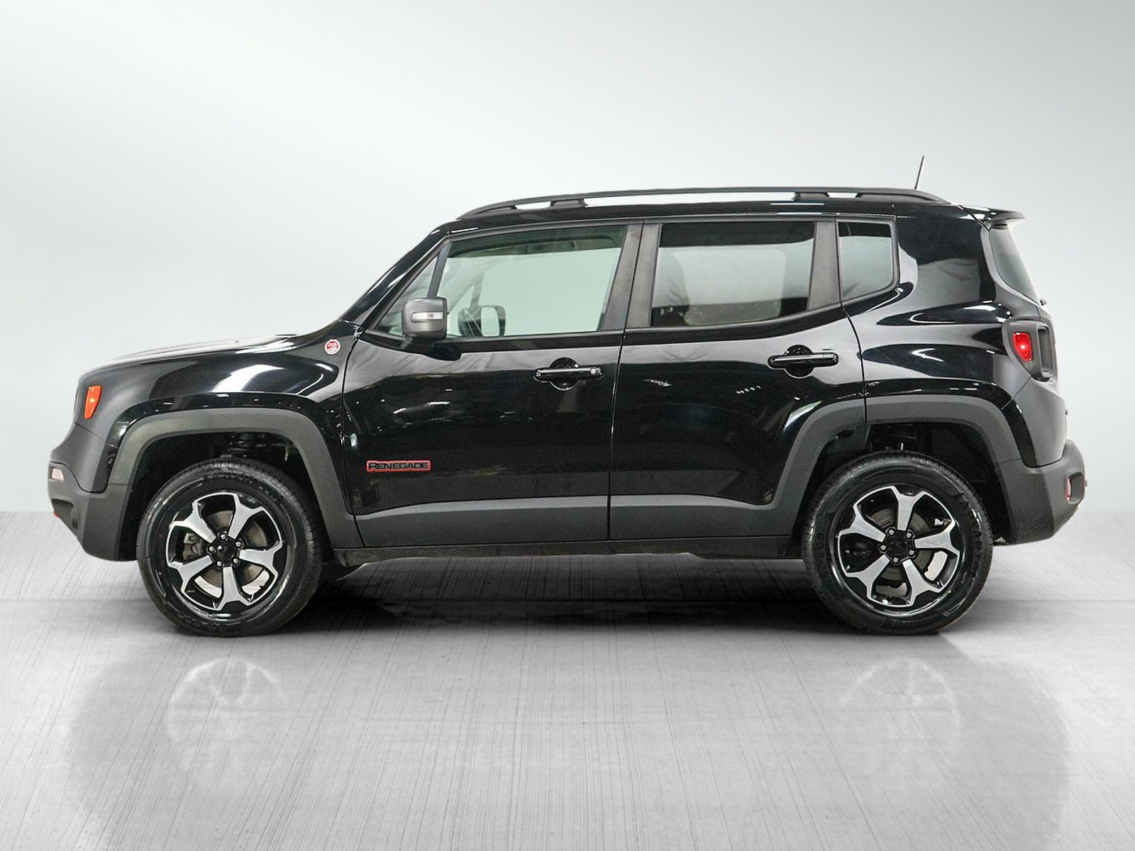 Used 2019 Jeep Renegade Trailhawk w/ Cold Weather Group II AWD/4WD image 2