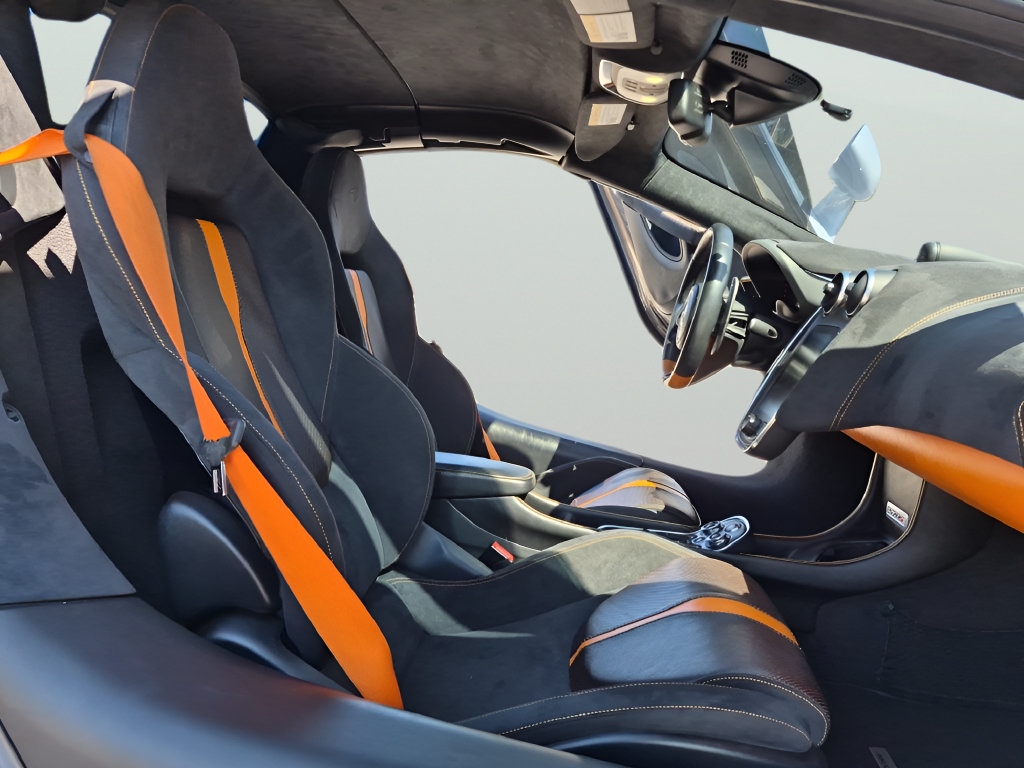 Used 2018 McLaren 570S Spider RWD image 31