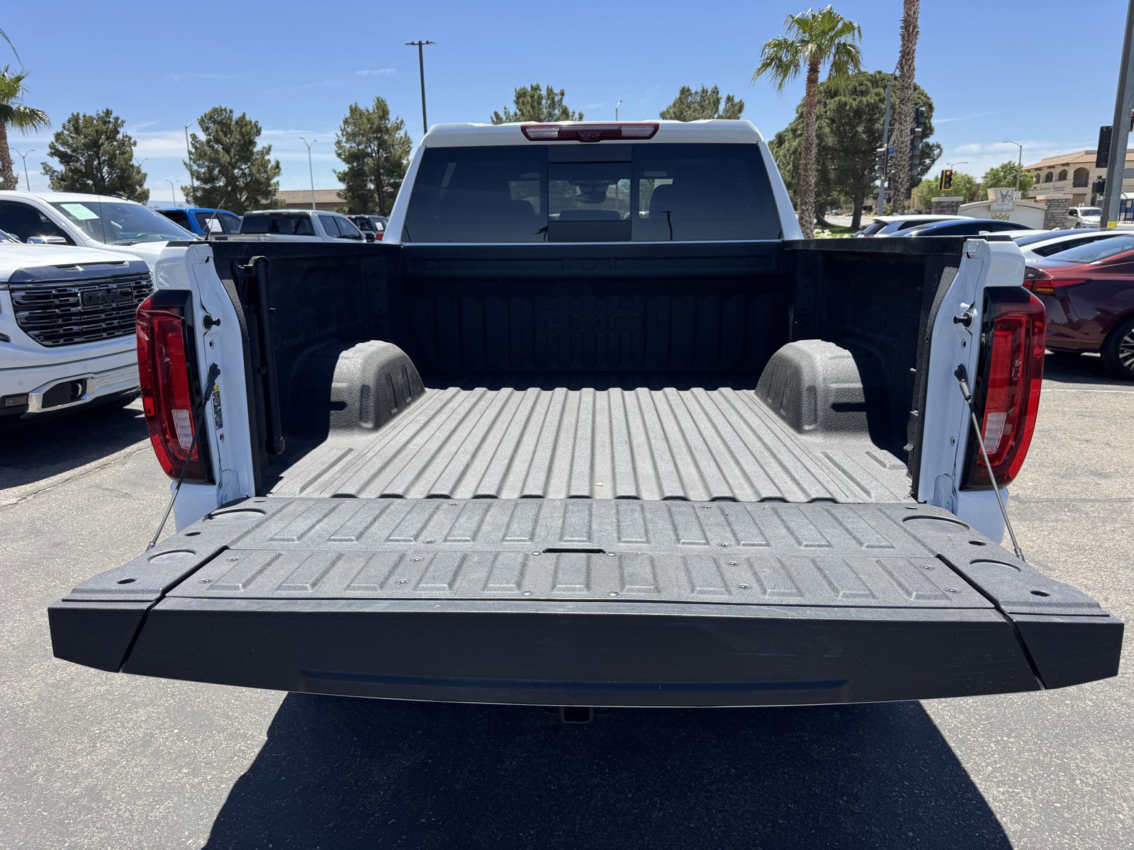 Used 2025 GMC Sierra 1500 AT4 w/ AT4 Premium Package AWD/4WD image 12