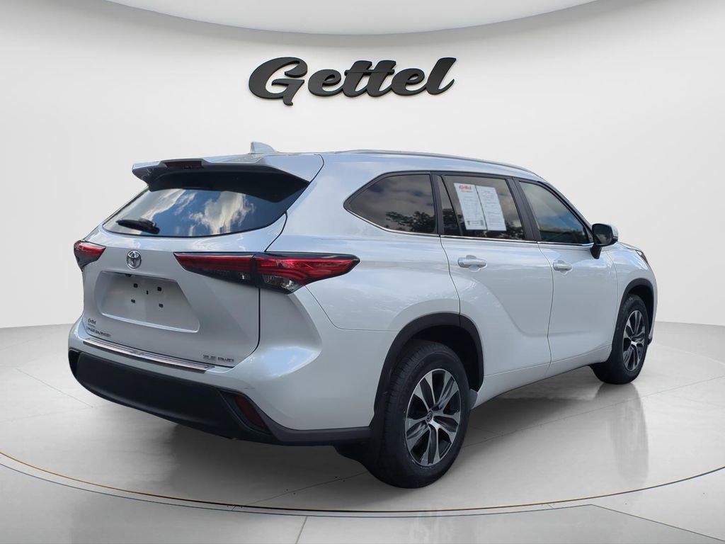 Used 2023 Toyota Highlander XLE image 5
