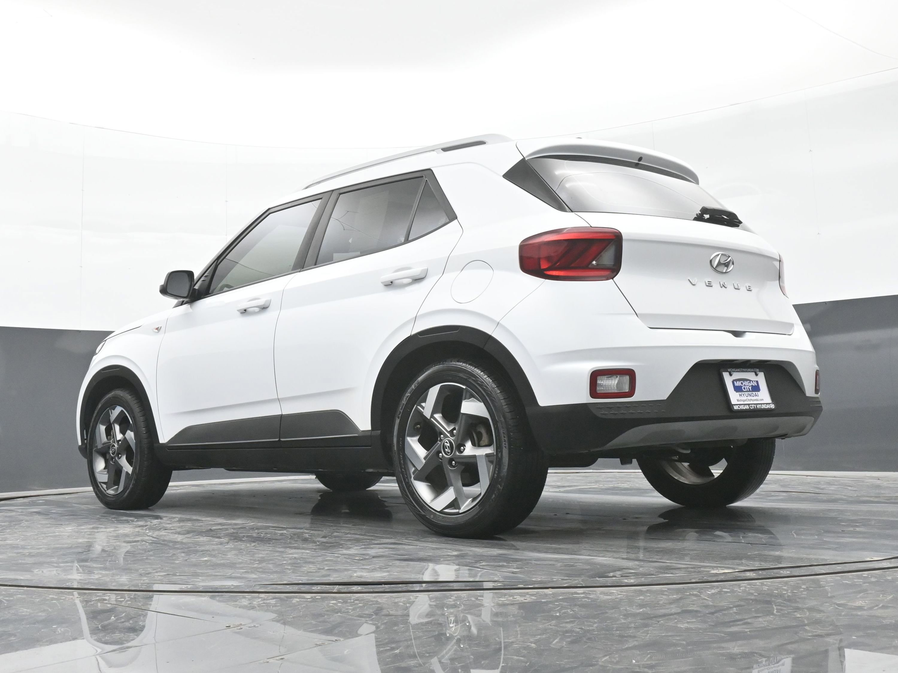 Certified 2022 Hyundai Venue SEL image 42