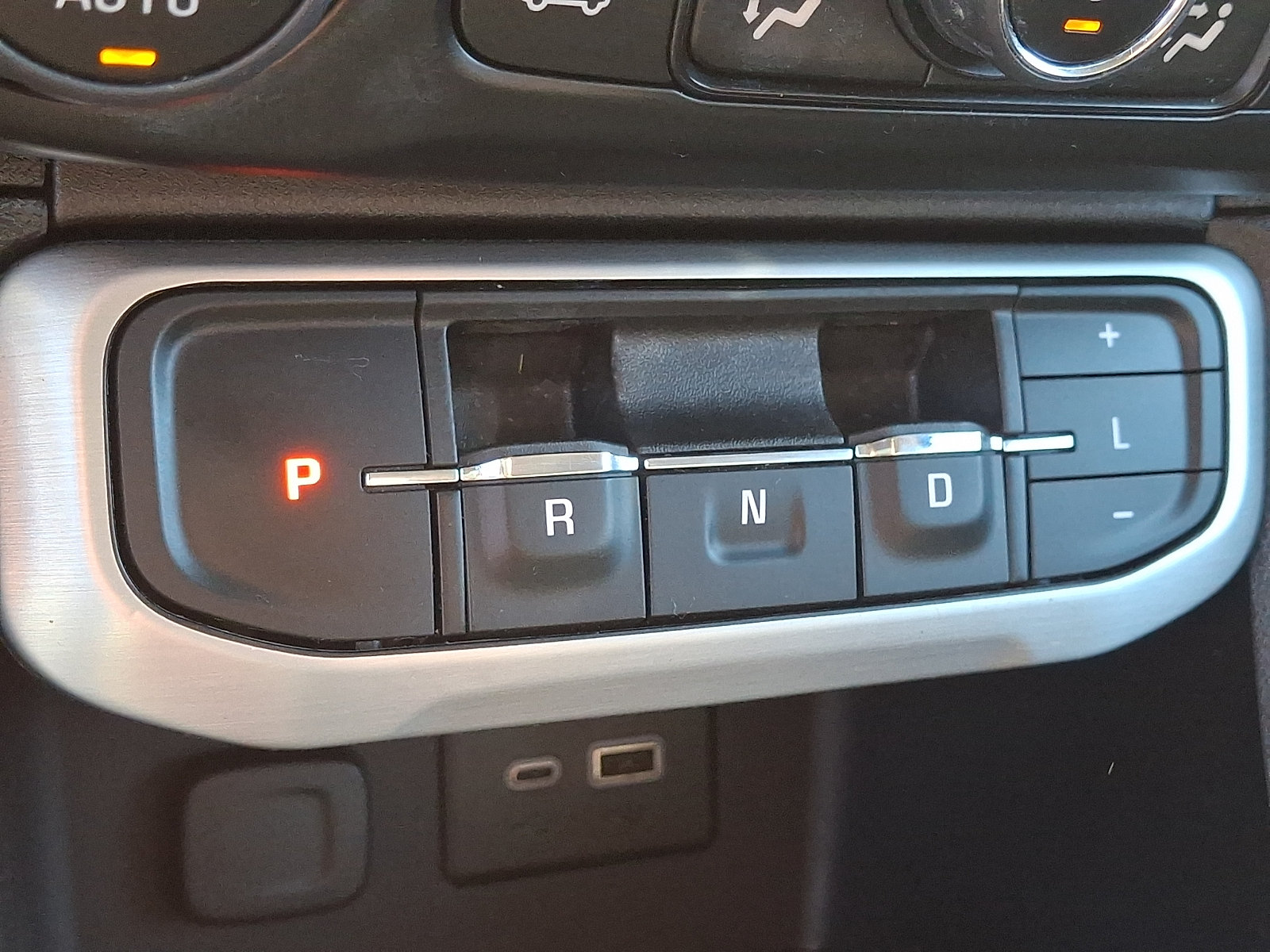 Used 2023 GMC Acadia SLE w/ Driver Convenience Package AWD/4WD image 17