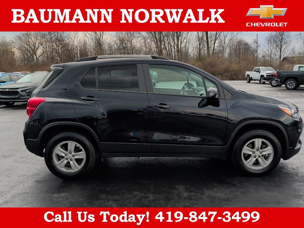 Used 2022 Chevrolet Trax LT w/ LT Convenience Package image 6