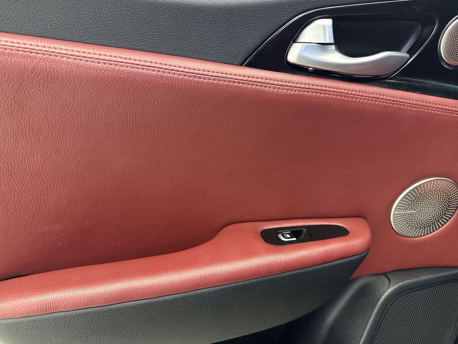 Used 2018 Kia Stinger Premium image 32