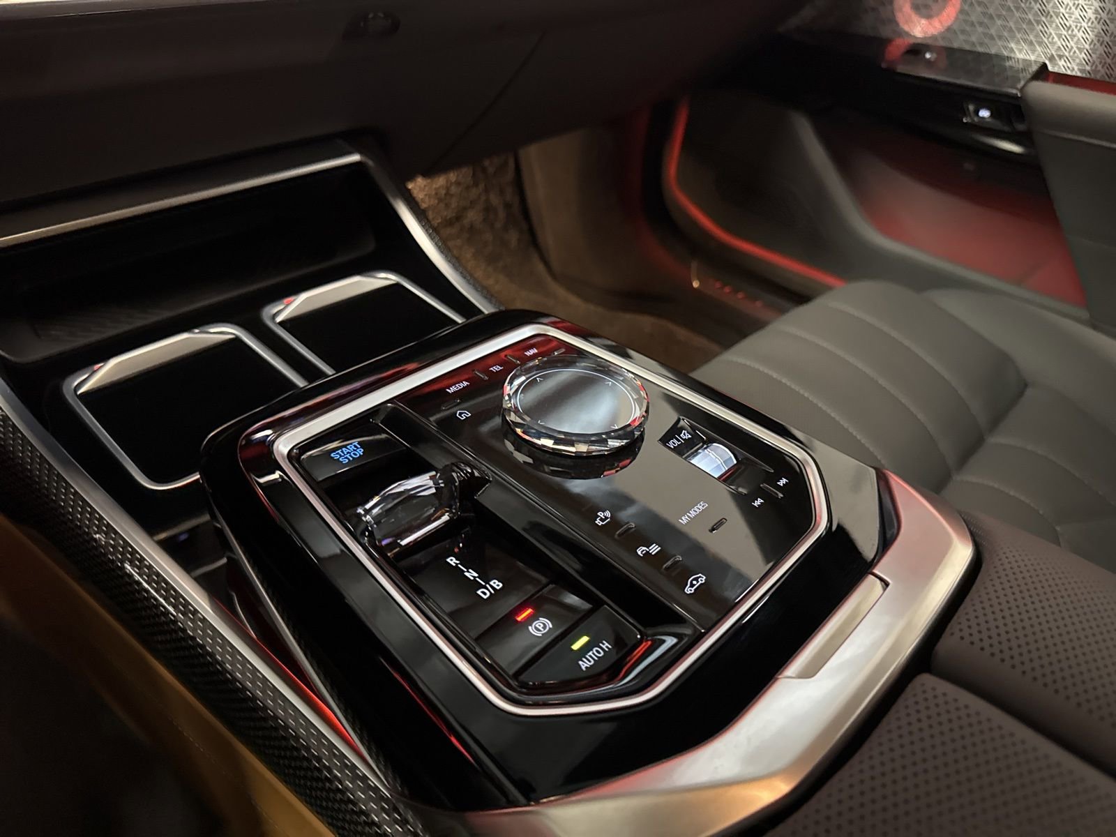 Used 2025 BMW i7 xDrive60 image 36