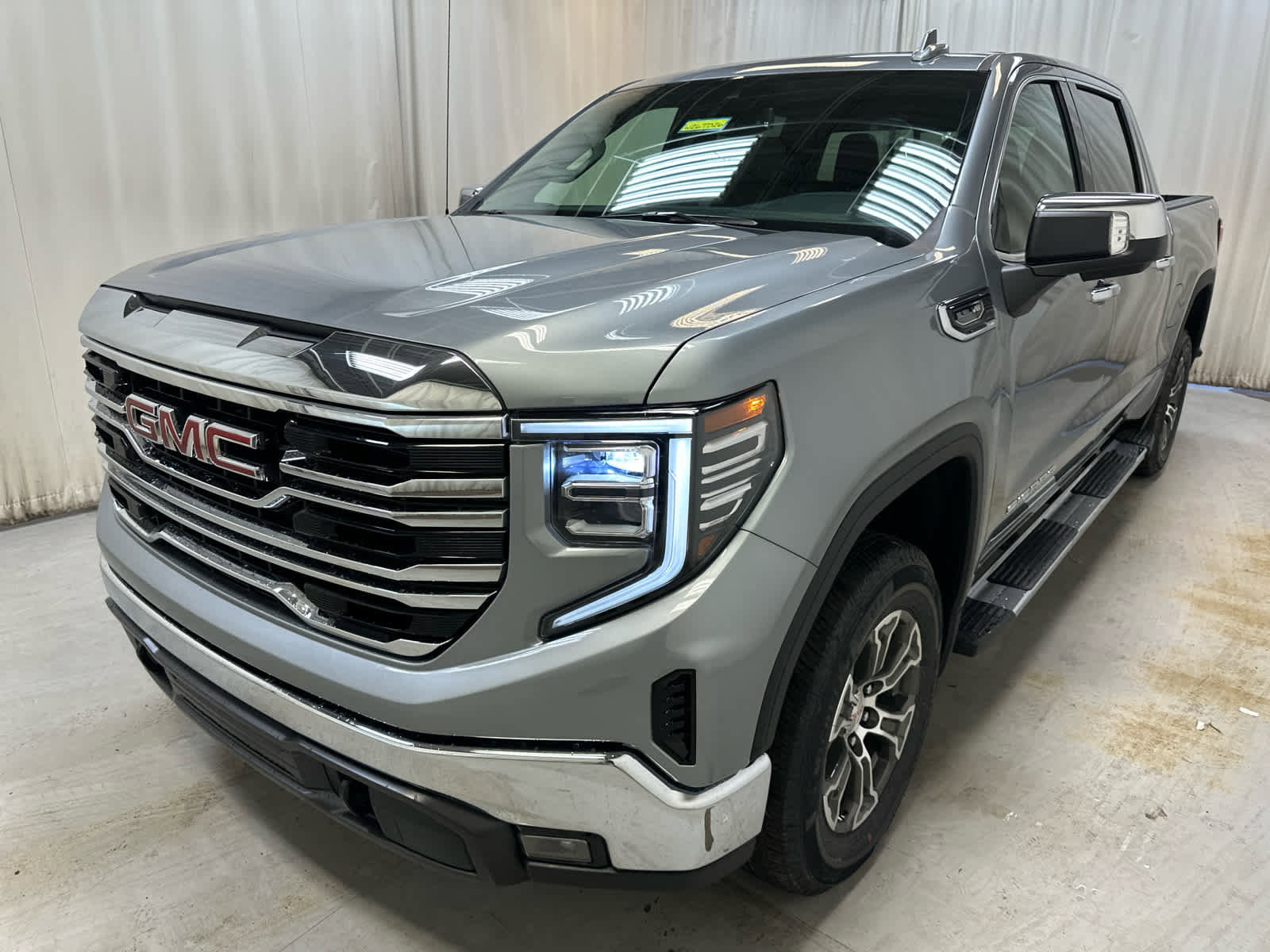 New 2026 GMC Sierra 1500 SLT w/ SLT Convenience Package image 10
