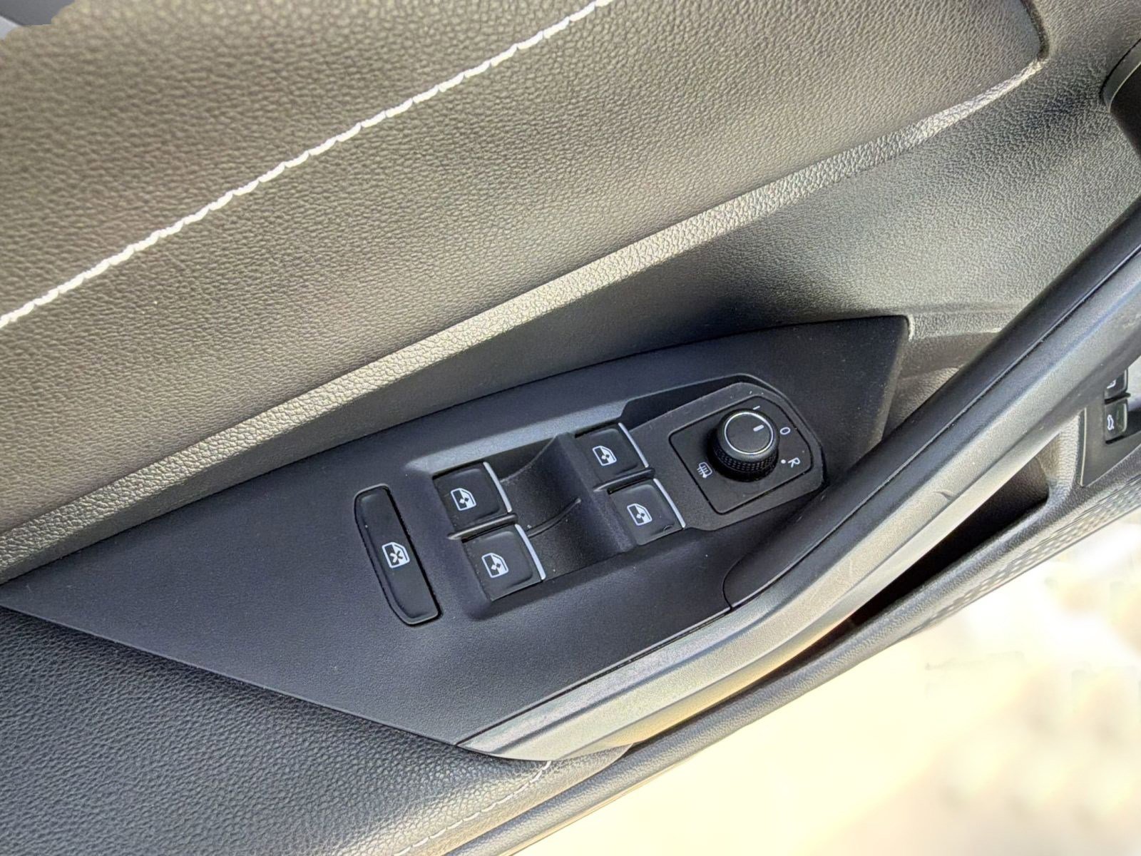 Used 2022 Volkswagen Jetta SEL image 19