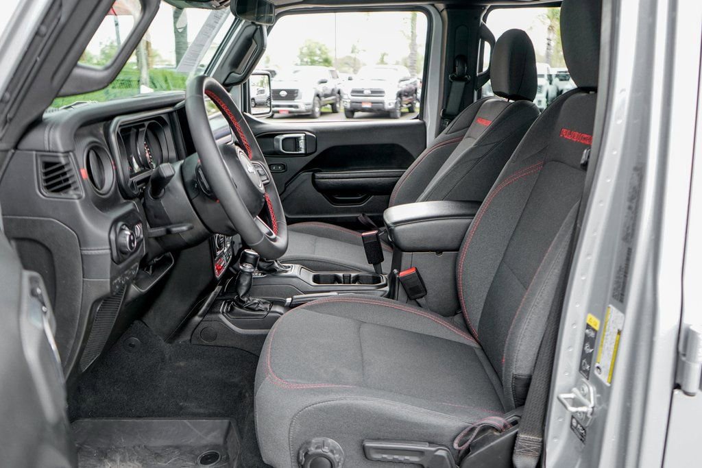 Used 2024 Jeep Gladiator Rubicon w/ Convenience Group AWD/4WD image 18