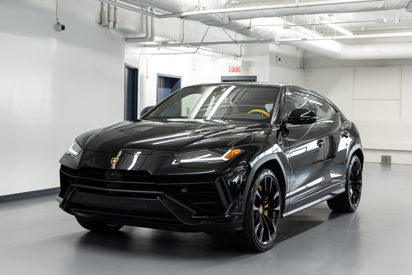 Used 2024 Lamborghini Urus S AWD/4WD image 2