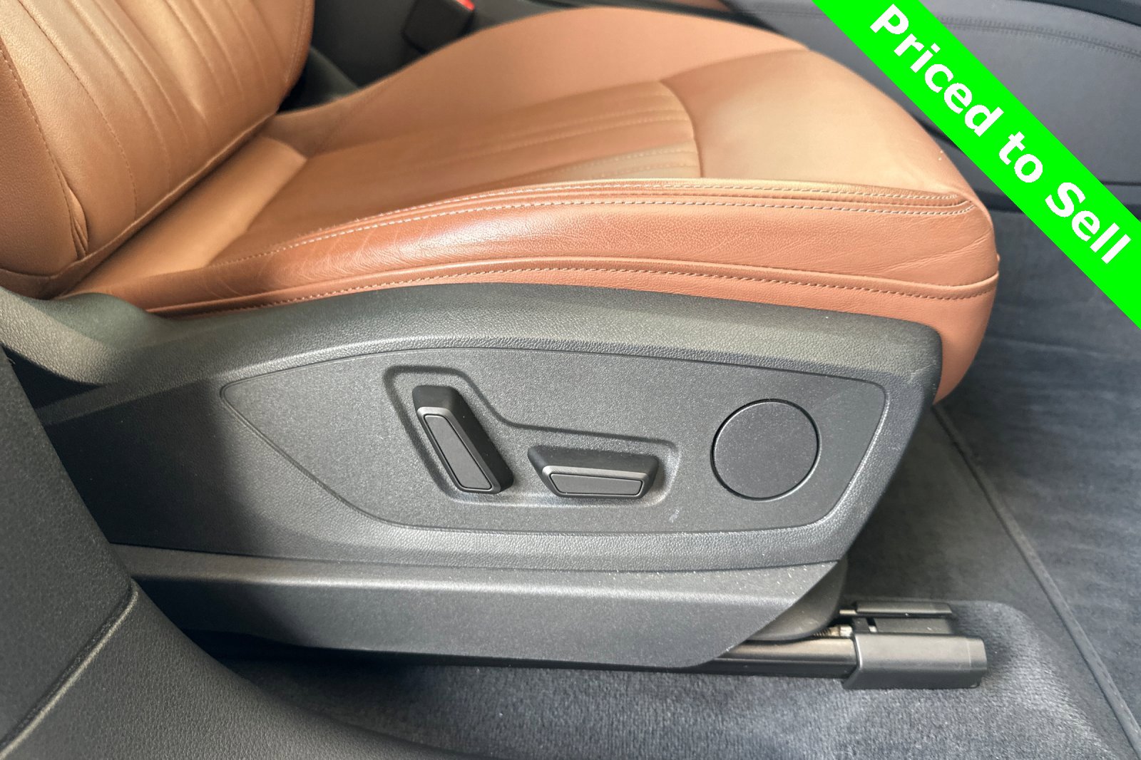 Used 2024 Audi Q8 e-tron Premium image 23