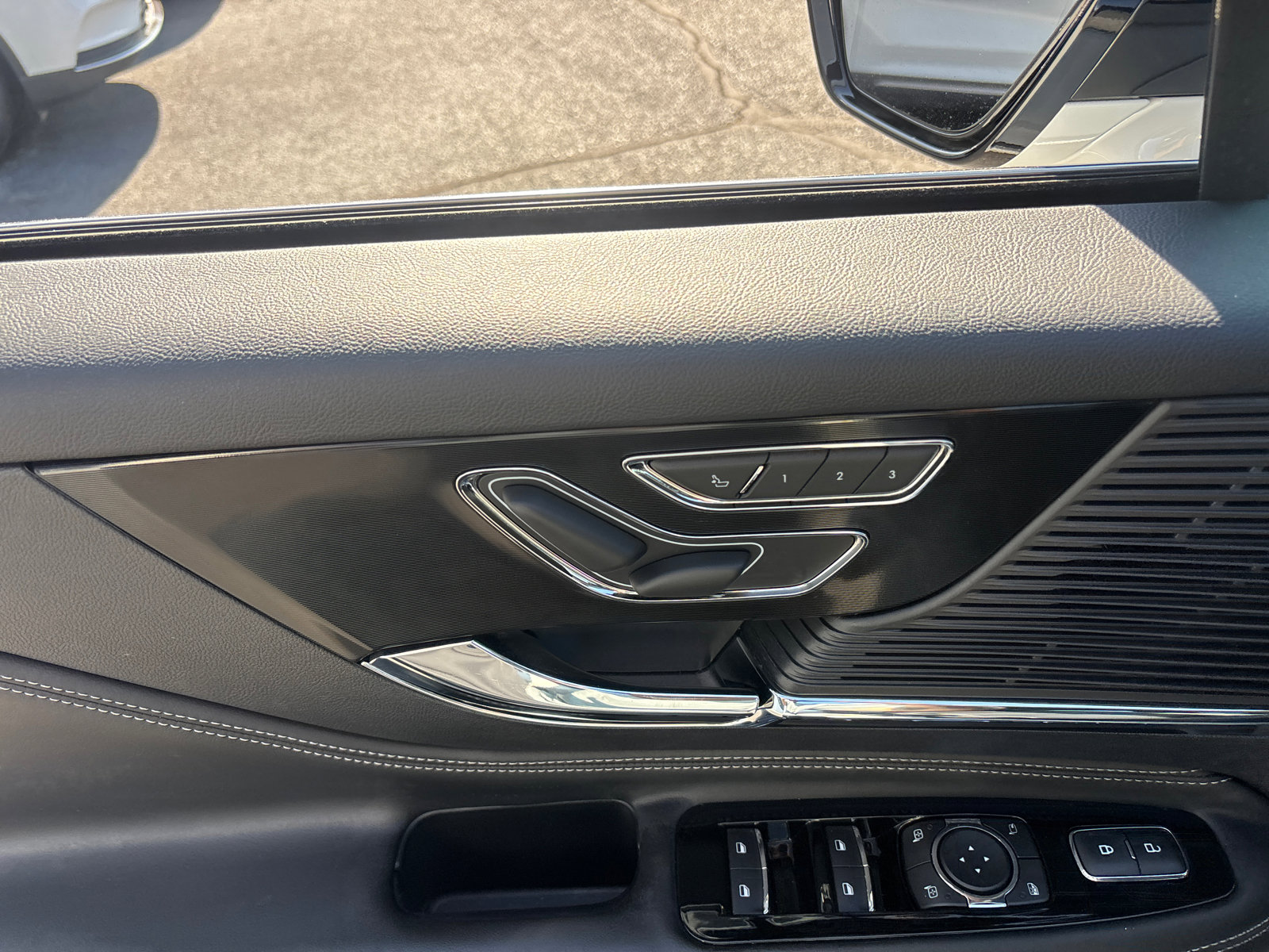 Certified 2022 Lincoln Corsair FWD image 12