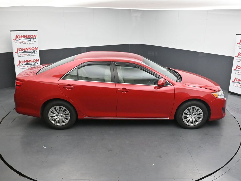 Used 2014 Toyota Camry LE FWD image 17