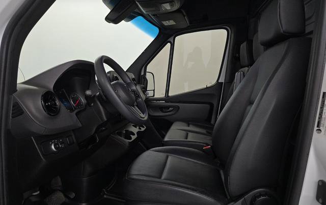 Used 2024 Mercedes-Benz Sprinter 2500 w/ Acoustic Package image 5