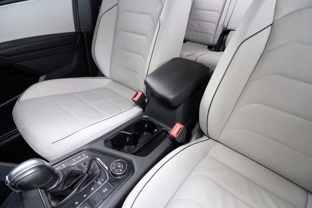 Used 2018 Volkswagen Tiguan SEL Premium image 11