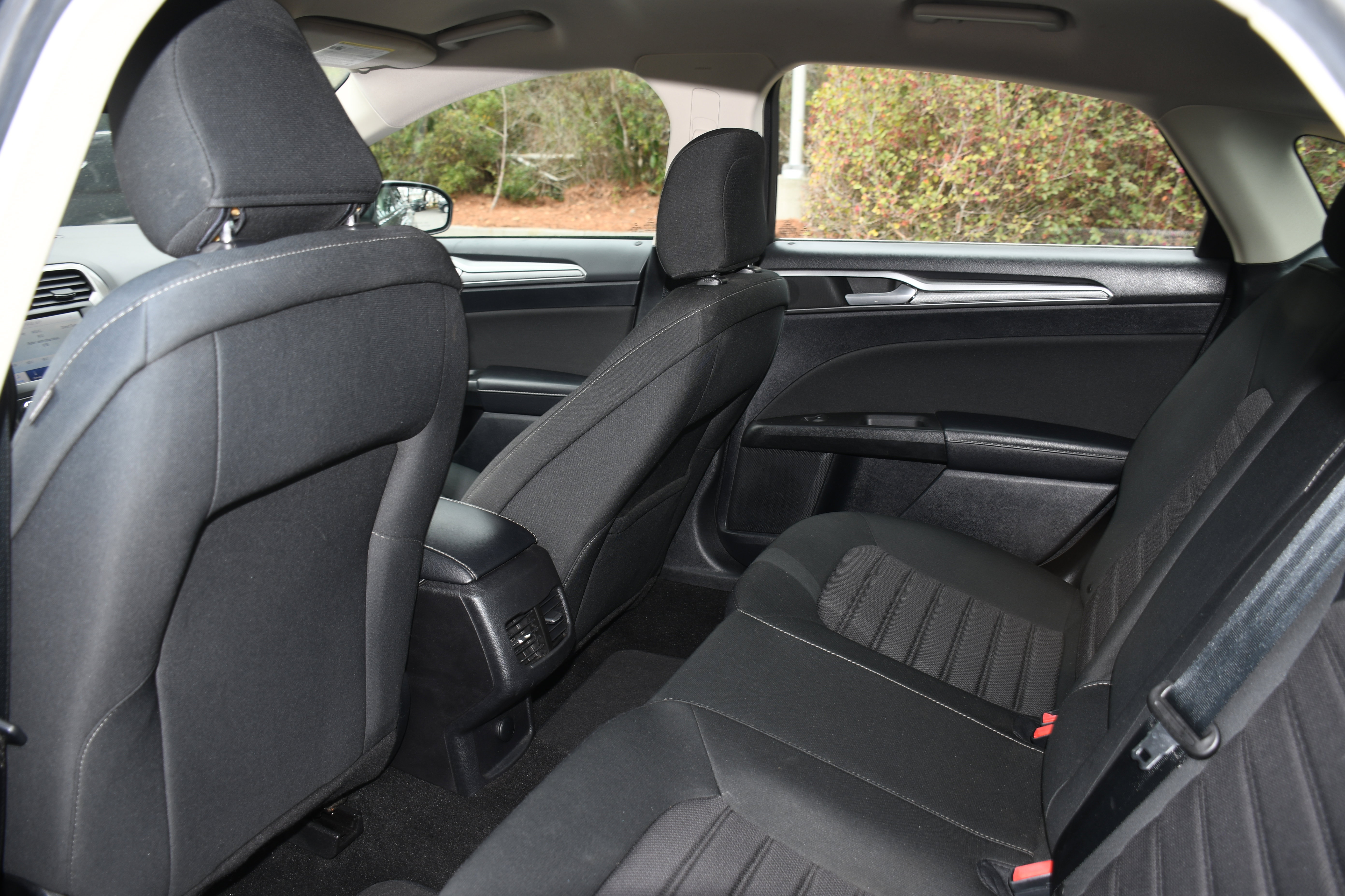 Used 2020 Ford Fusion SE image 13