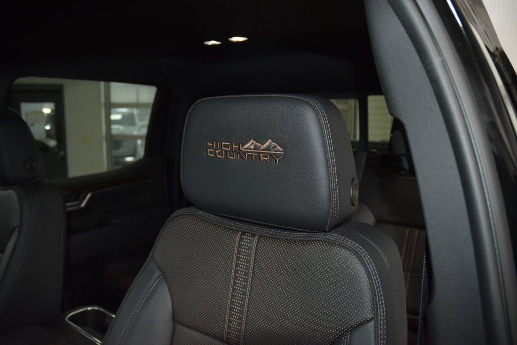 Used 2025 Chevrolet Silverado 1500 High Country w/ Midnight Edition image 40