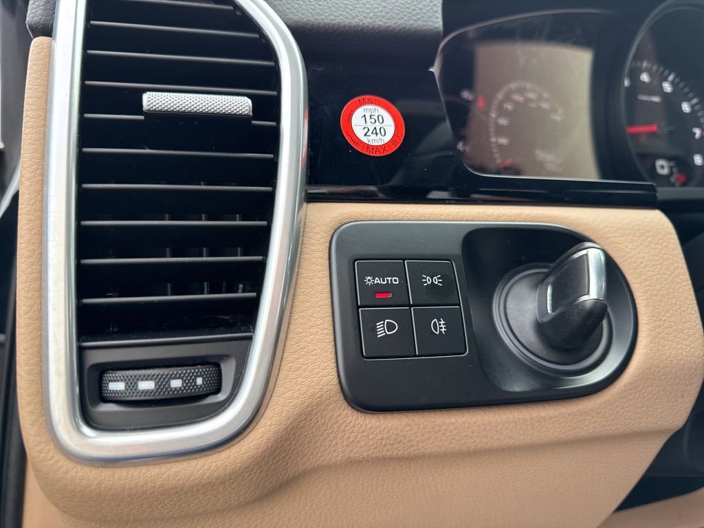 Used 2023 Porsche Cayenne image 18