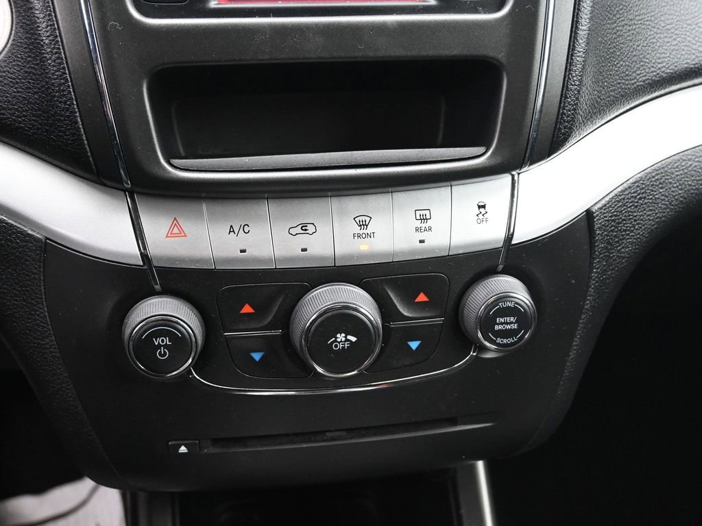 Used 2020 Dodge Journey SE image 16