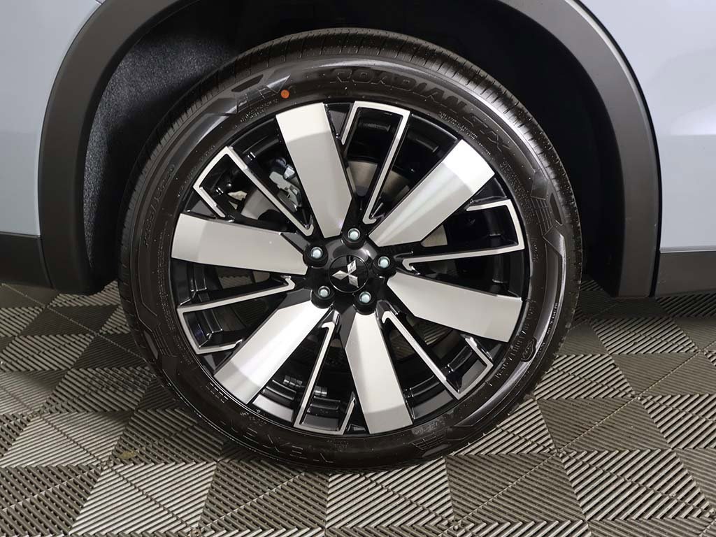 New 2025 Mitsubishi Outlander SE image 24