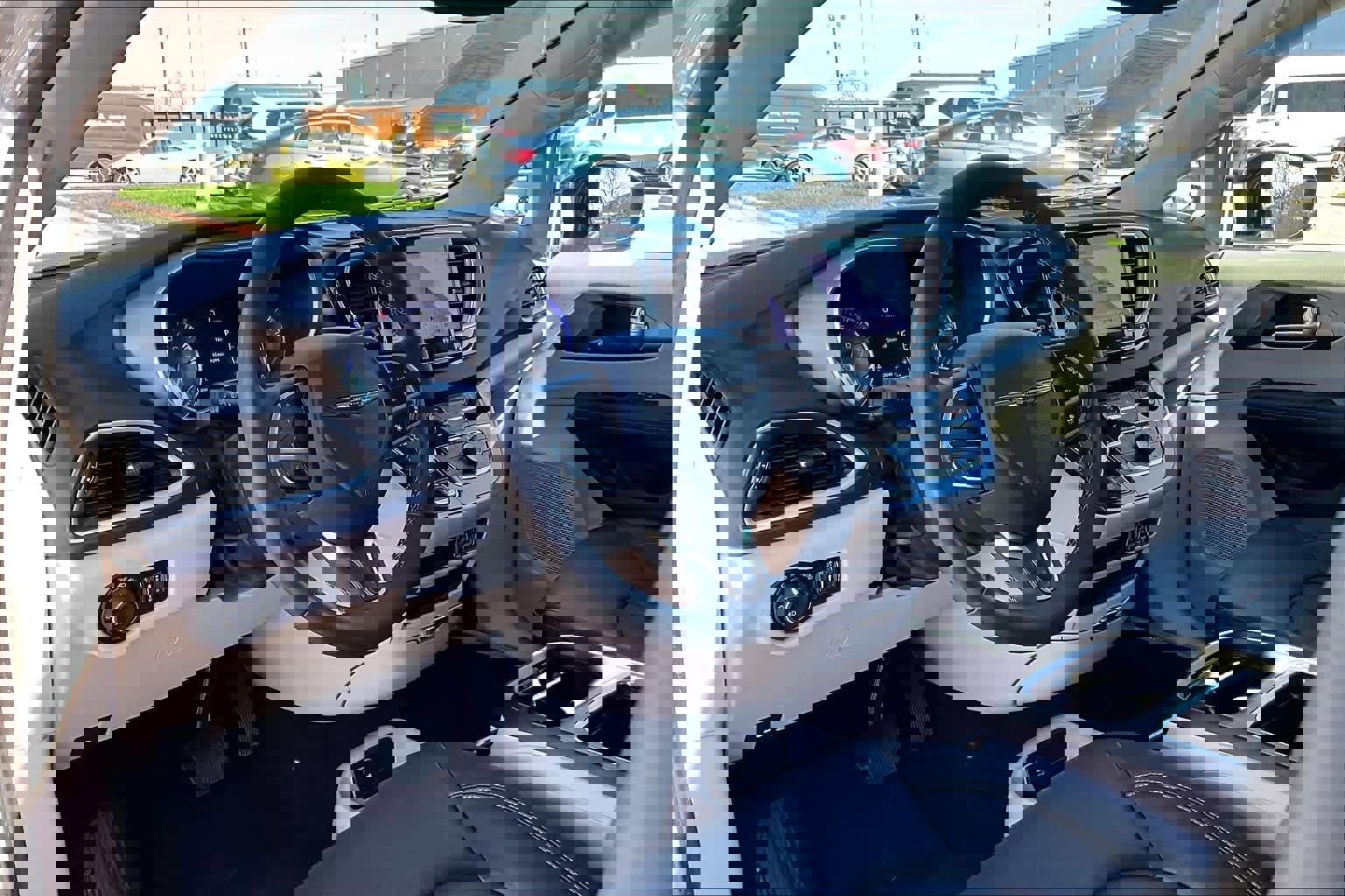 Used 2024 Chrysler Pacifica Touring-L image 17