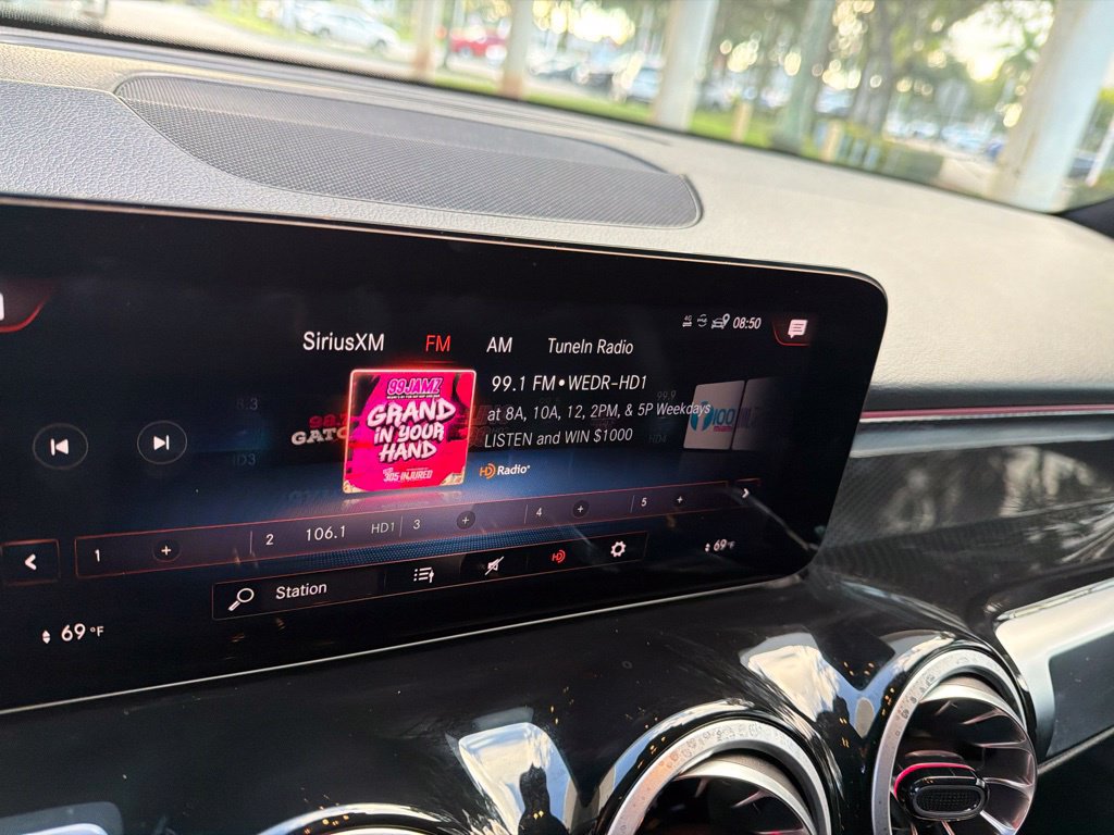 Used 2022 Mercedes-Benz GLB 250 4MATIC image 7
