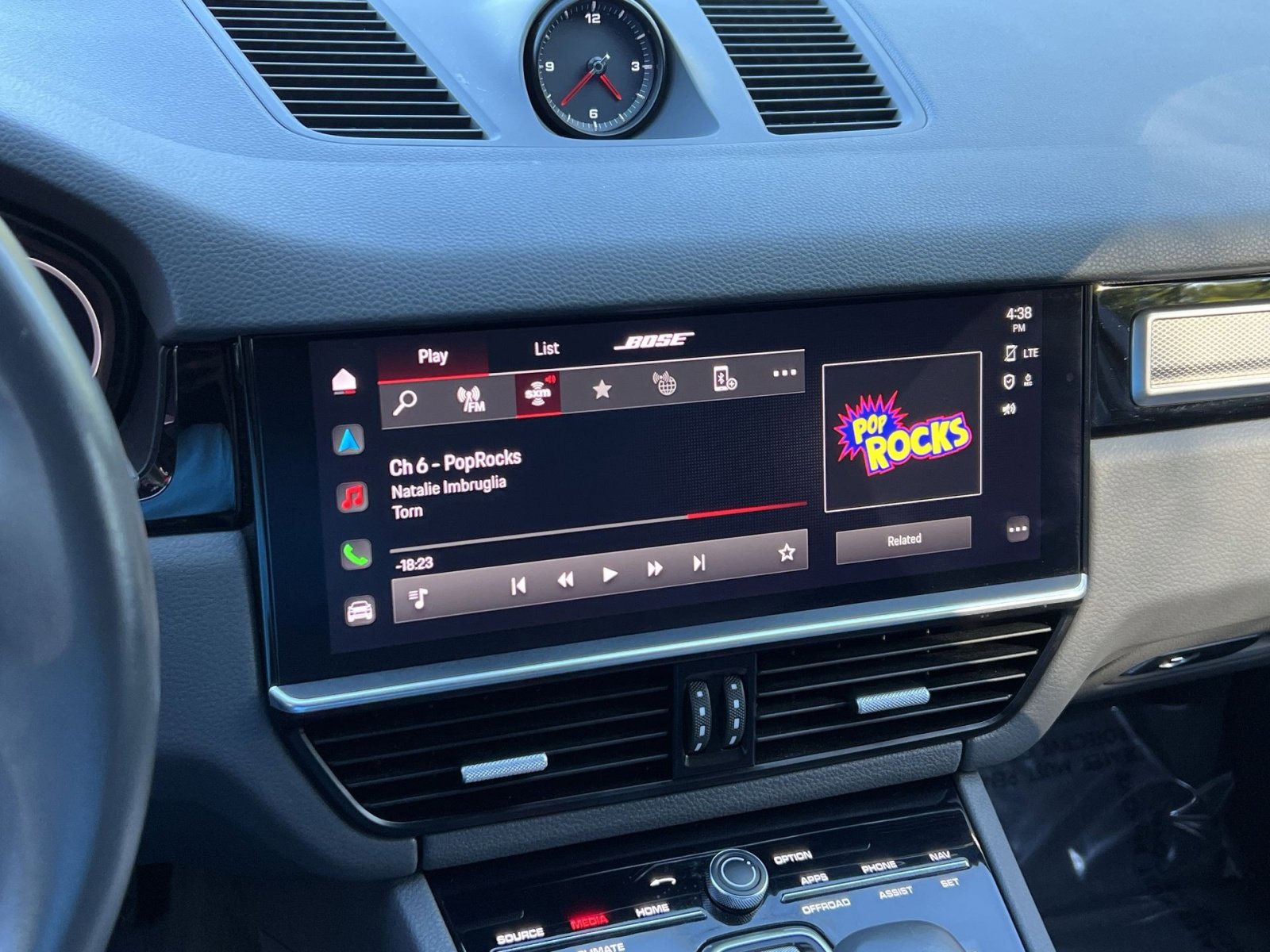 Used 2022 Porsche Cayenne Platinum Edition image 16