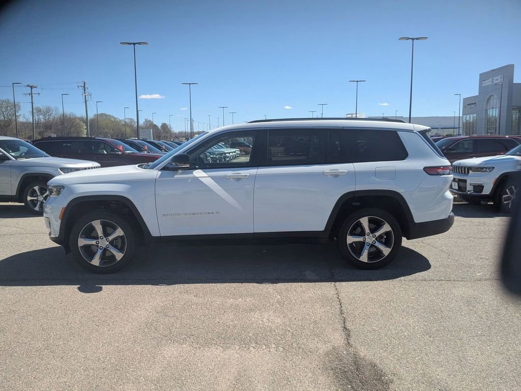 Used 2022 Jeep Grand Cherokee L Limited image 2