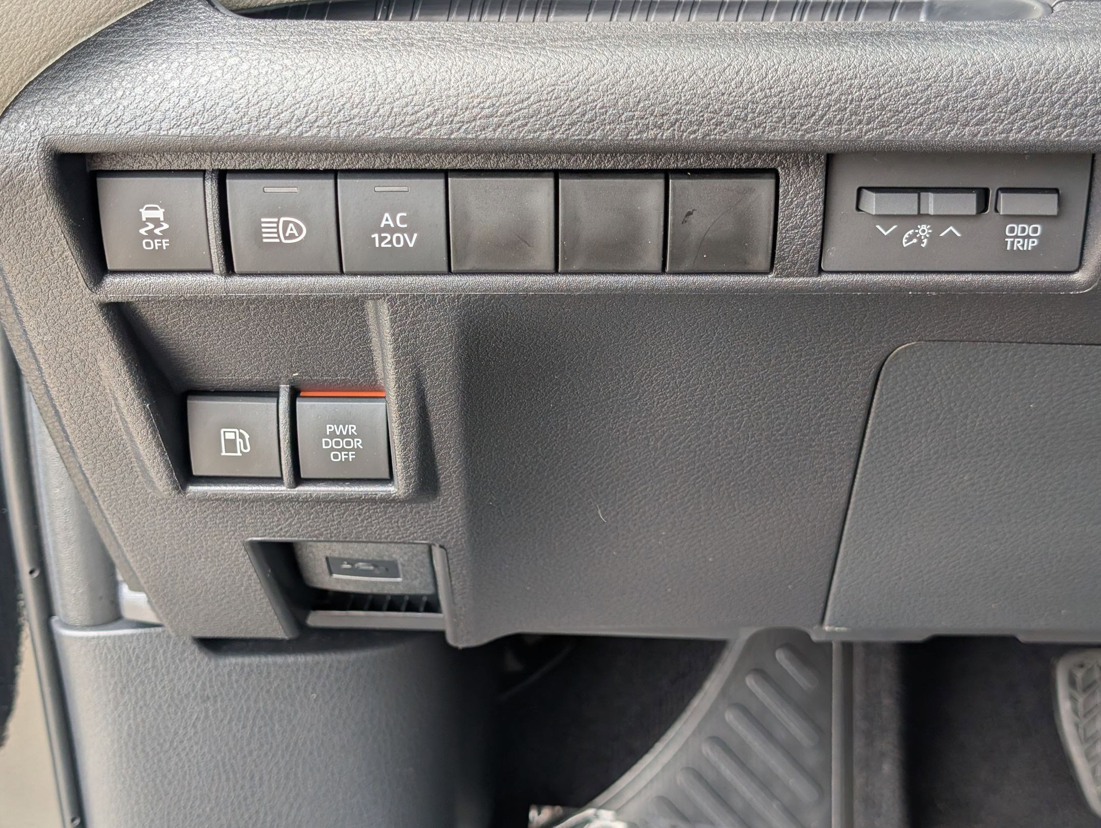 Used 2025 Toyota Sienna Limited AWD/4WD image 25